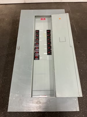 310 Amp. General Electric, CCB, panelboard, 4 wire, 277/480 Volts, 3 phase - Image 3