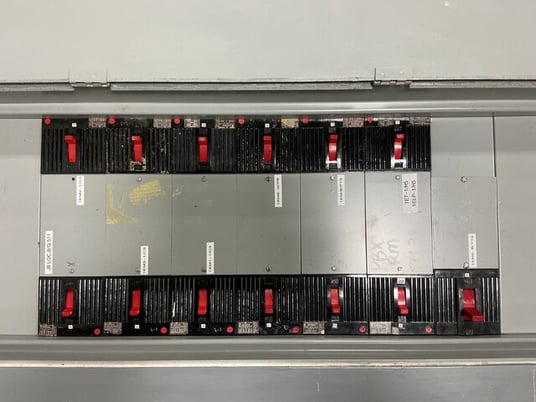 310 Amp. General Electric, CCB, panelboard, 4 wire, 277/480 Volts, 3 phase - Image 4