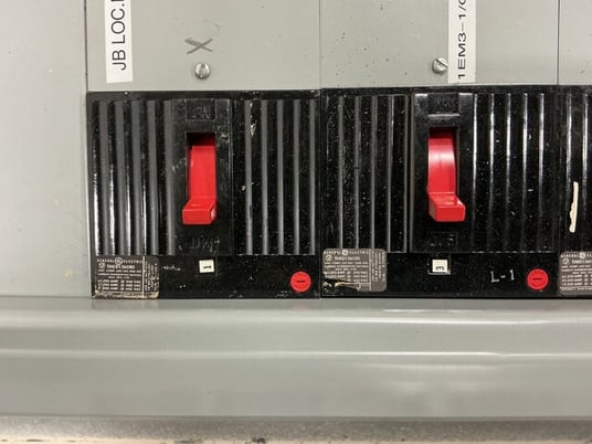 310 Amp. General Electric, CCB, panelboard, 4 wire, 277/480 Volts, 3 phase - Image 7