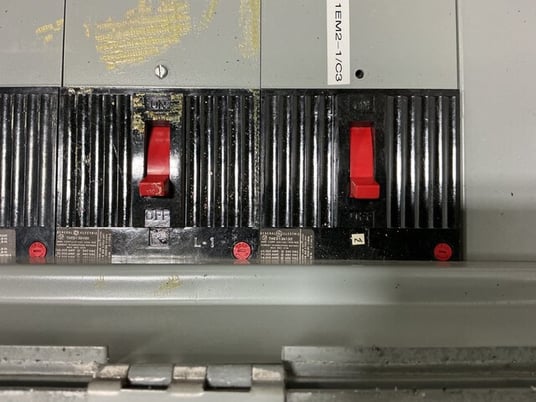 310 Amp. General Electric, CCB, panelboard, 4 wire, 277/480 Volts, 3 phase - Image 9