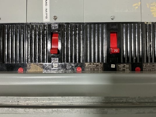 310 Amp. General Electric, CCB, panelboard, 4 wire, 277/480 Volts, 3 phase - Image 10