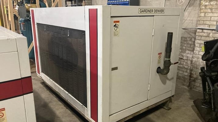 497 cfm, 125 psi, Gardner Denver, rotary screw air compressor, 100 HP, cabinet enclosed - Image 2