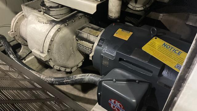 497 cfm, 125 psi, Gardner Denver, rotary screw air compressor, 100 HP, cabinet enclosed - Image 3