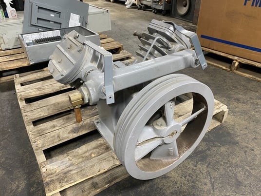 Ingersoll-Rand, V255N5, Reciprocating Vacuum Pump, w/ Triple Groove Belt Pulley, 17" Dia, 3-5 HP - Image 1