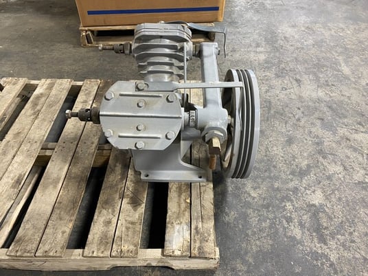 Ingersoll-Rand, V255N5, Reciprocating Vacuum Pump, w/ Triple Groove Belt Pulley, 17" Dia, 3-5 HP - Image 4