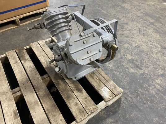 Ingersoll-Rand, V255N5, Reciprocating Vacuum Pump, w/ Triple Groove Belt Pulley, 17" Dia, 3-5 HP - Image 5