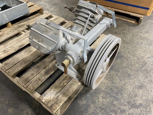 Ingersoll-Rand, V255N5, Reciprocating Vacuum Pump, w/ Triple Groove Belt Pulley, 17" Dia, 3-5 HP - Image 6