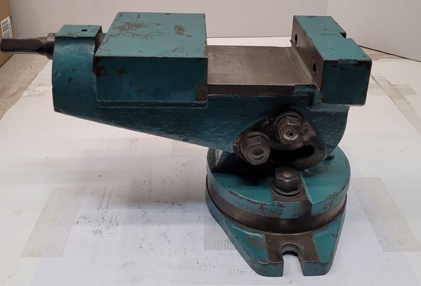 Vise w/ Swivel Base - 6" Wide - Image 2