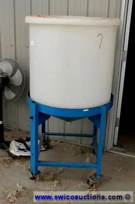 100 gallon Rolling Poly Tank - Image 2