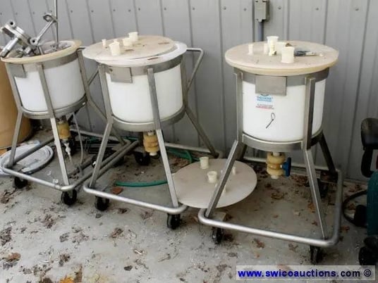 15 gallon Rolling Poly Tanks (3 available) - Image 2