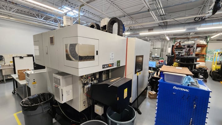 Quaser #MF500U/15C, 5-Axis Vertical Machining Center, 120 automatic tool changer, 21.6" X, 24.8" Y, 24" Z - Image 7
