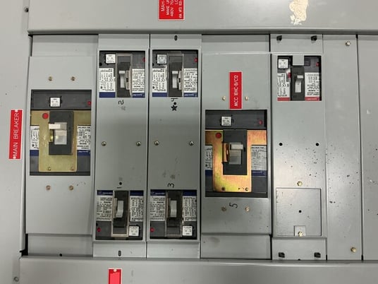 400 Amp. General Electric, Spectra Series, panelboard, 3 wire, 480 Volts, 3 phase - Image 3