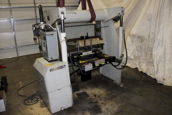 60 Ton, Accurpress #7606, CNC press brake, 6' overall, 52" between housing, 8" stroke, 10" throat, 14" DL - Image 3