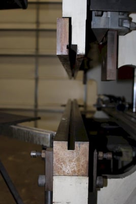 60 Ton, Accurpress #7606, CNC press brake, 6' overall, 52" between housing, 8" stroke, 10" throat, 14" DL - Image 4