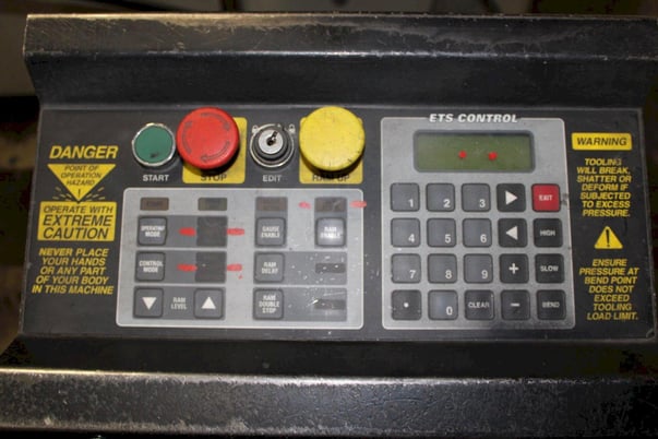 60 Ton, Accurpress #7606, CNC press brake, 6' overall, 52" between housing, 8" stroke, 10" throat, 14" DL - Image 7