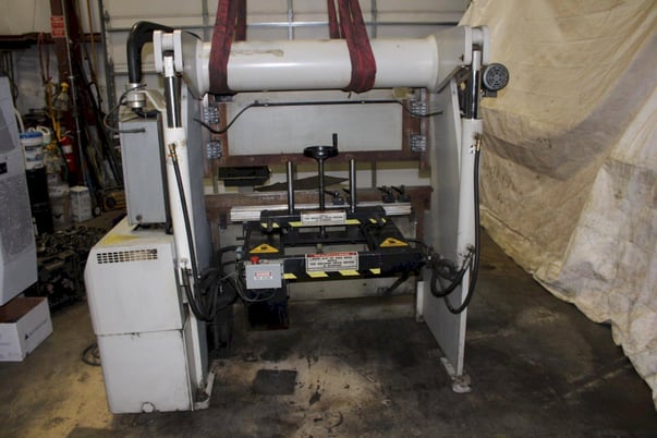 60 Ton, Accurpress #7606, CNC press brake, 6' overall, 52" between housing, 8" stroke, 10" throat, 14" DL - Image 9