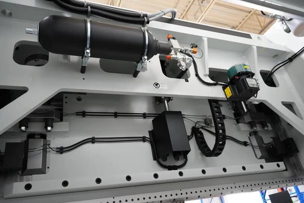 165 Ton, BLM #320-150, CNC electric press brake, Sphera 21 by ESA Control, 10' overall, 100" between housing - Image 7