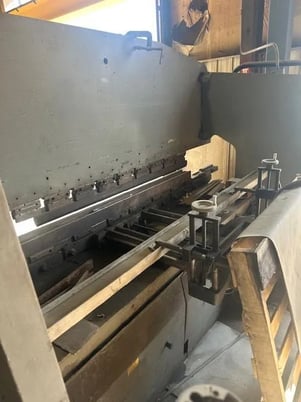 110 Ton, Amada #RG-100, hydraulic press brake, 10' overall, 96" between housing, 3.93"stroke, 3-Axis, 1981 - Image 5