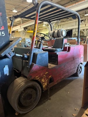 30000 lb. Caterpillar #T300, Forklift, propane fuel, side shift, 60" fork length, hard tires, 1980' s - Image 1