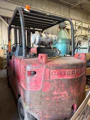 30000 lb. Caterpillar #T300, Forklift, propane fuel, side shift, 60" fork length, hard tires, 1980' s - Image 4