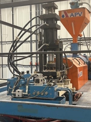 Sterling #SL-3, Extrusion Blow Molding Machine, 17.5" x 20" mould, 15.75" thickness, 65 HP, Rexroth HPU, APV - Image 1