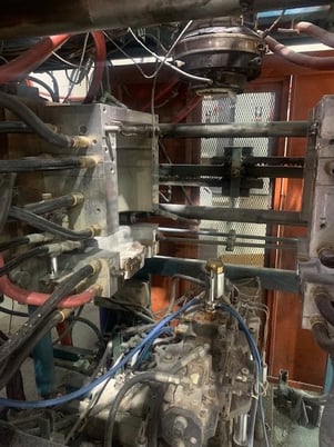 Sterling #SL-3, Extrusion Blow Molding Machine, 17.5" x 20" mould, 15.75" thickness, 65 HP, Rexroth HPU, APV - Image 6
