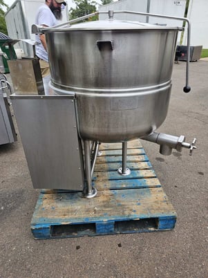 80 gallon World Famous Cleveland Range #KGL-80, stationary, NG self contained steam kettle w/ E-Z lift - Image 4