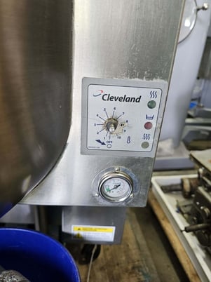 80 gallon World Famous Cleveland Range #KGL-80, stationary, NG self contained steam kettle w/ E-Z lift - Image 9