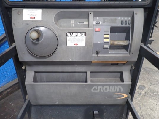 3000 lb. Crown #SP3400, Electric Order Picker, 4" x 42" Forks, 240" Lift height, 24" Load Center, 3668 hrs. - Image 3