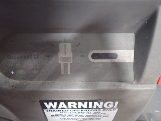 3000 lb. Crown #SP3400, Electric Order Picker, 4" x 42" Forks, 240" Lift height, 24" Load Center, 3668 hrs. - Image 4