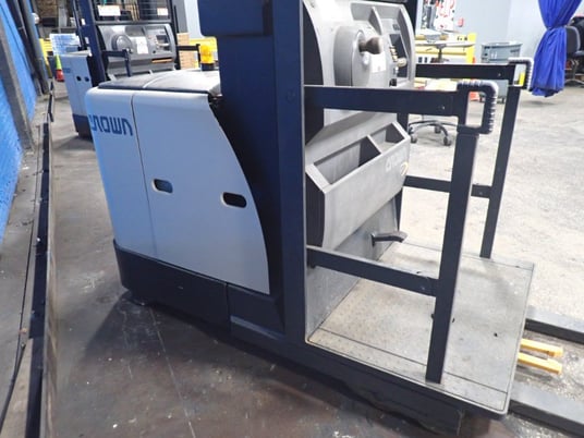 3000 lb. Crown #SP3400, Electric Order Picker, 4" x 42" Forks, 240" Lift height, 24" Load Center, 3668 hrs. - Image 5