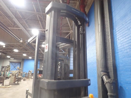 3000 lb. Crown #SP3400, Electric Order Picker, 4" x 42" Forks, 240" Lift height, 24" Load Center, 3668 hrs. - Image 8