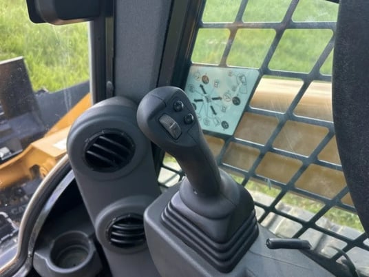 Caterpillar #W11-8/2000, turbo diesel, 95 HP, enclosed cab - Image 2