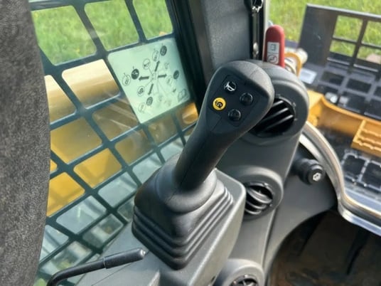 Caterpillar #W11-8/2000, turbo diesel, 95 HP, enclosed cab - Image 3