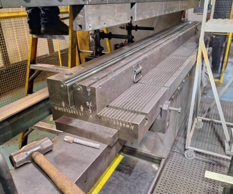 220 Ton, Haco #ERMS-36220, hydraulic press brake, 12' overall, 126" between housing, 31-1/2" stroke, 17-3/4" - Image 2