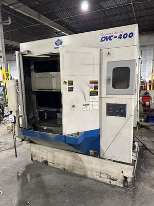 Daewoo Doosan #DVC-400, rotating pallet vertical machining center, 3-Axis, Fanuc 21iMB, 22" X, 15.7" Y, 22.4" - Image 2