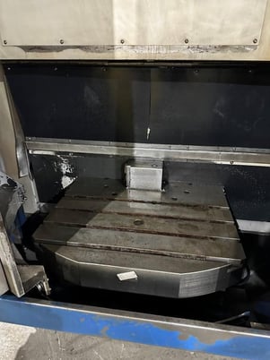 Daewoo Doosan #DVC-400, rotating pallet vertical machining center, 3-Axis, Fanuc 21iMB, 22" X, 15.7" Y, 22.4" - Image 4