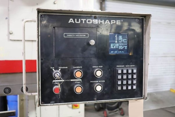 175 Ton, Cincinnati #AS175-10 Autoshape, CNC hydraulic press brake, 12' overall, 126-3/4" between housing - Image 4