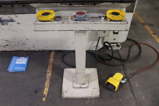 175 Ton, Cincinnati #AS175-10 Autoshape, CNC hydraulic press brake, 12' overall, 126-3/4" between housing - Image 6