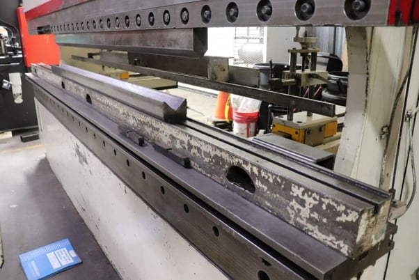 175 Ton, Cincinnati #AS175-10 Autoshape, CNC hydraulic press brake, 12' overall, 126-3/4" between housing - Image 8