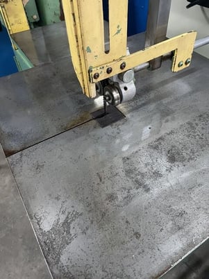 Northfield #27-VERT, Vertical Band Saw, 15" under guide, 25" x 25" table - Image 3