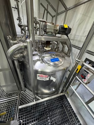 500 gallon Feldmeier, Stainless steel chopper tank, jacketed, with drum tilter, 2003 - Image 3