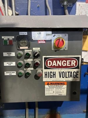 108" x 120" x 96" BCP #A4-6946, blast room, full floor auger, dust collector, 1996 - Image 9