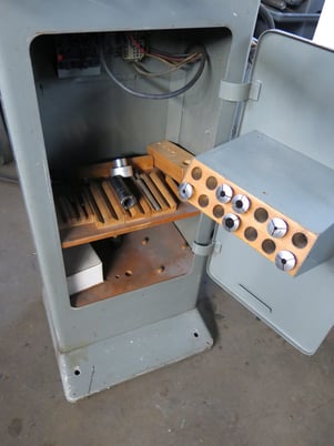 Deckel Soe, cutter grinder, axially adjustable wheel, w/ dust collector, 230 V., w/ tooling, on stand, AS IS - Image 4