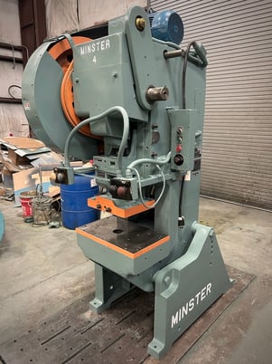 32 Ton, Minster #4, flywheel gap, 3" stroke, 9.5" Shut Height, 24" x 15" bed, 100 SPM - Image 1