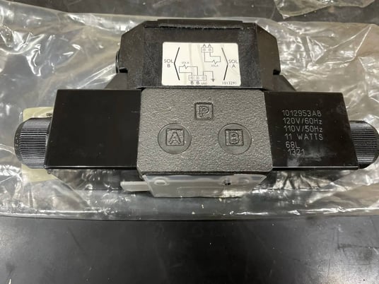 3/8" Continental Hydraulics, Directional Control Valve, 2000 psi, 120/110 V. - Image 3