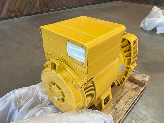 130 KW, Caterpillar #LC3114G, generator end, 12 wire reconnectable, new surplus, 2025 - Image 3