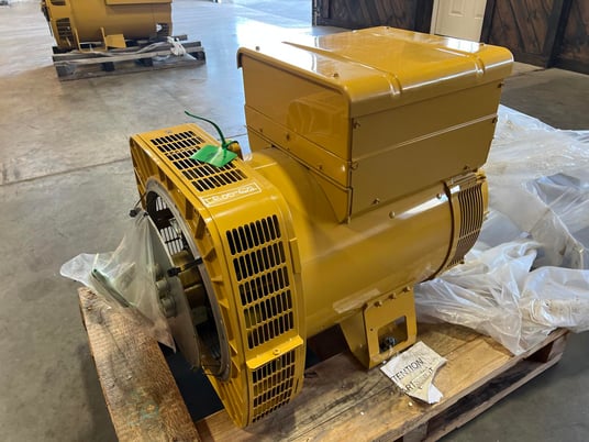 130 KW, Caterpillar #LC3114G, generator end, 12 wire reconnectable, new surplus, 2025 - Image 8
