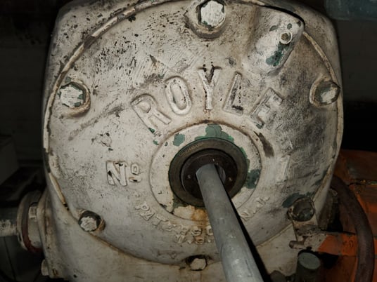 2" Royle, cold feed rubber extruder, 12:1 L/D, 15:1 G/B ratio, forced lube system, straight delivery head - Image 4