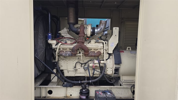 600 KW, Diesel Generator, Modine Heat Exchanger, 1232 hours, 2015 - Image 6